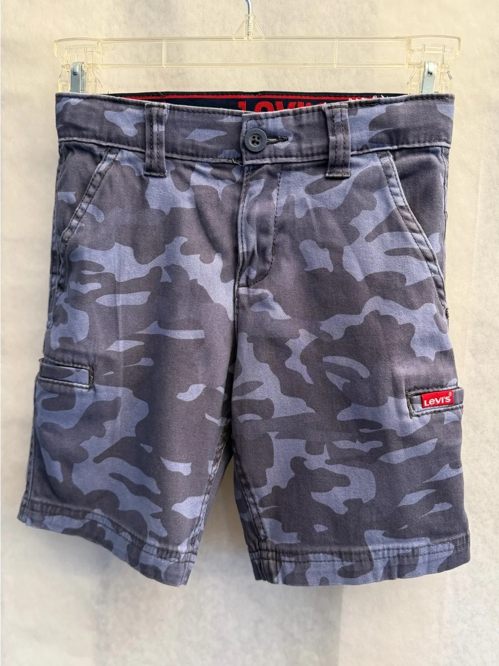 Levi's Boys Blue Camo Cargo Shorts with Red Logo Sz-6.‎  GG6